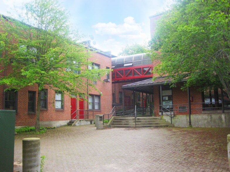 168 Main St, Webster, MA for lease - Primary Photo - Image 1 of 11