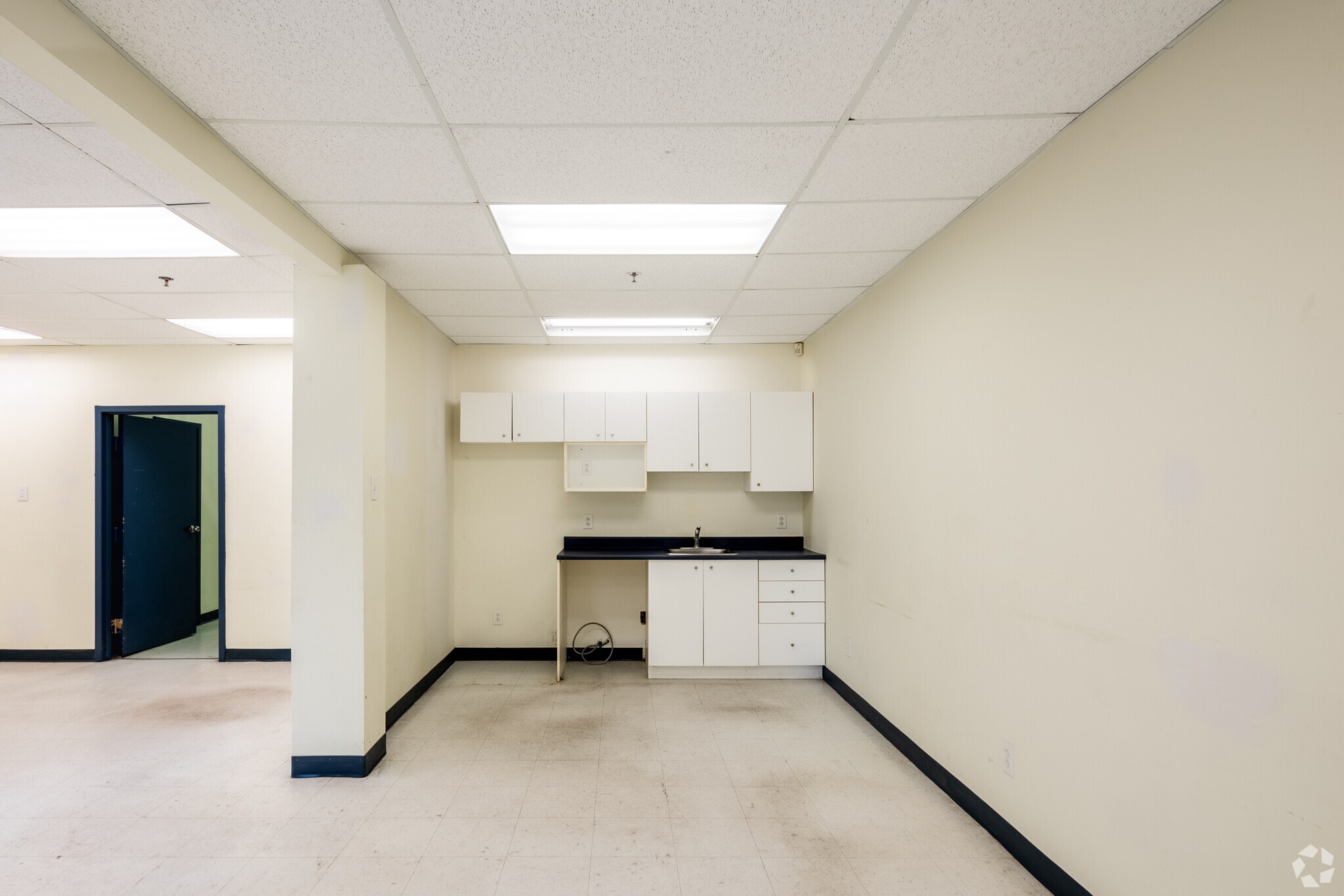 2403-2467 Rue Guénette, Saint-Laurent, QC for lease Interior Photo- Image 1 of 3