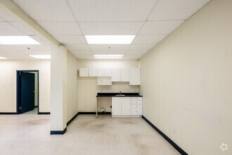 2403-2467 Rue Guénette, Saint-Laurent, QC for lease Interior Photo- Image 1 of 3