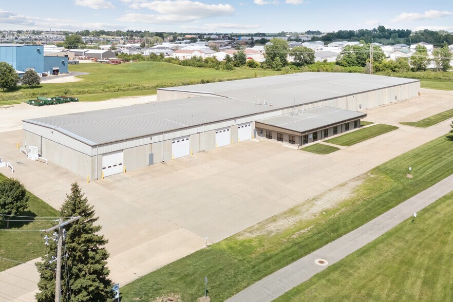 625 44th St, Marion, IA for lease - Building Photo - Image 1 of 14