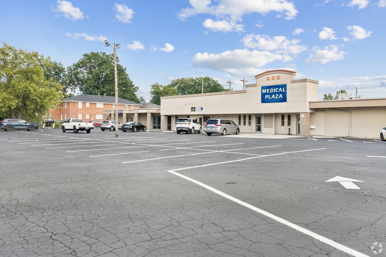 3333 Bardstown Rd, Louisville, KY for lease Interior Photo- Image 1 of 4