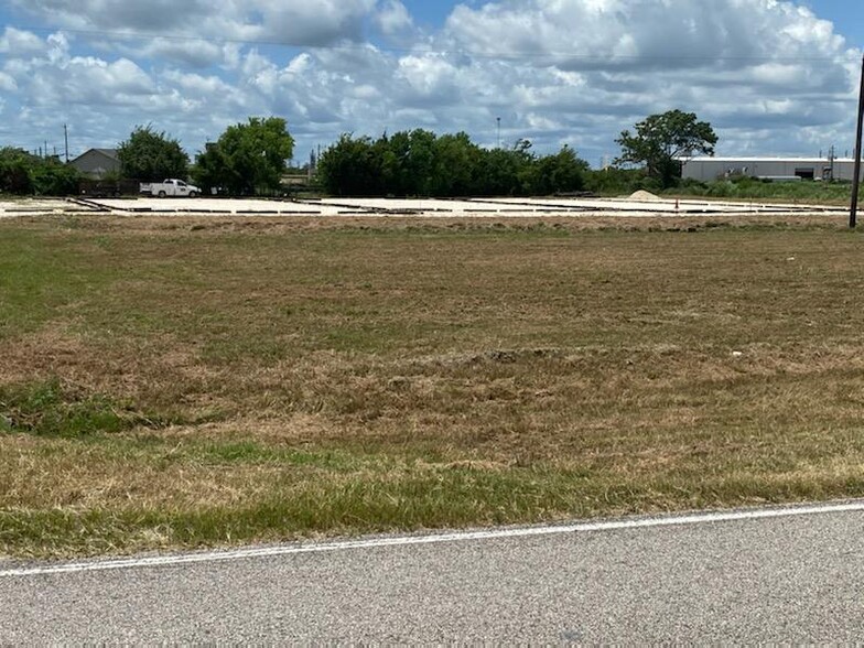 County Road 227-A, Clute, TX for lease - Building Photo - Image 3 of 5