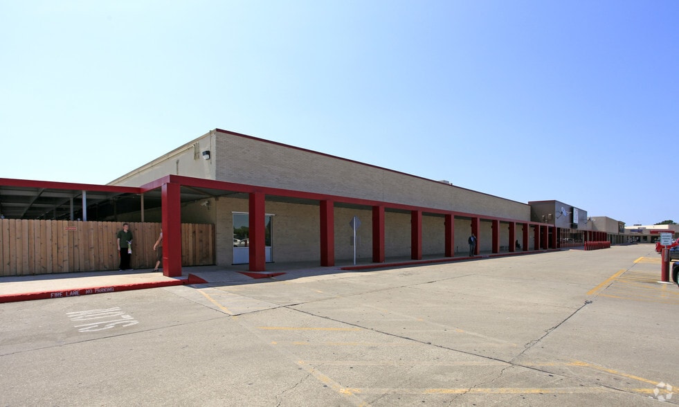 1701 Fairway Dr, Alvin, TX for lease - Primary Photo - Image 3 of 14