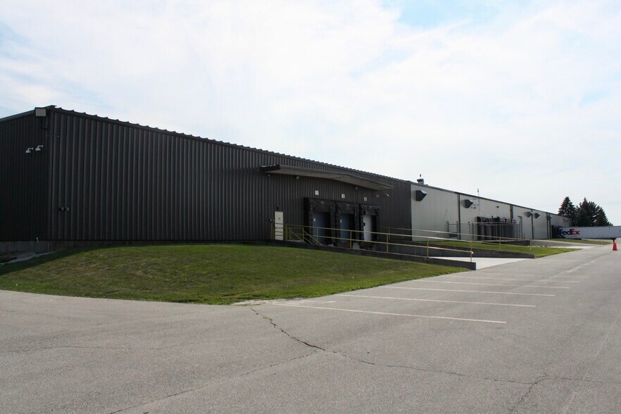 3600 Moser St, Oshkosh, WI for sale - Building Photo - Image 1 of 1