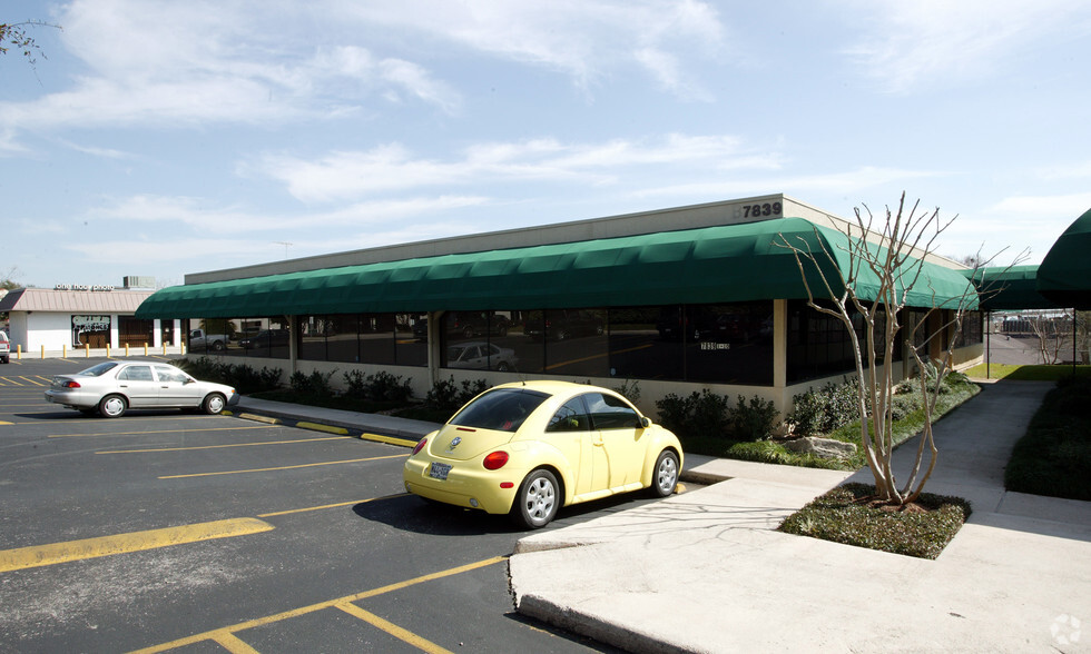 7839 W IH-10, San Antonio, TX for lease - Building Photo - Image 1 of 1