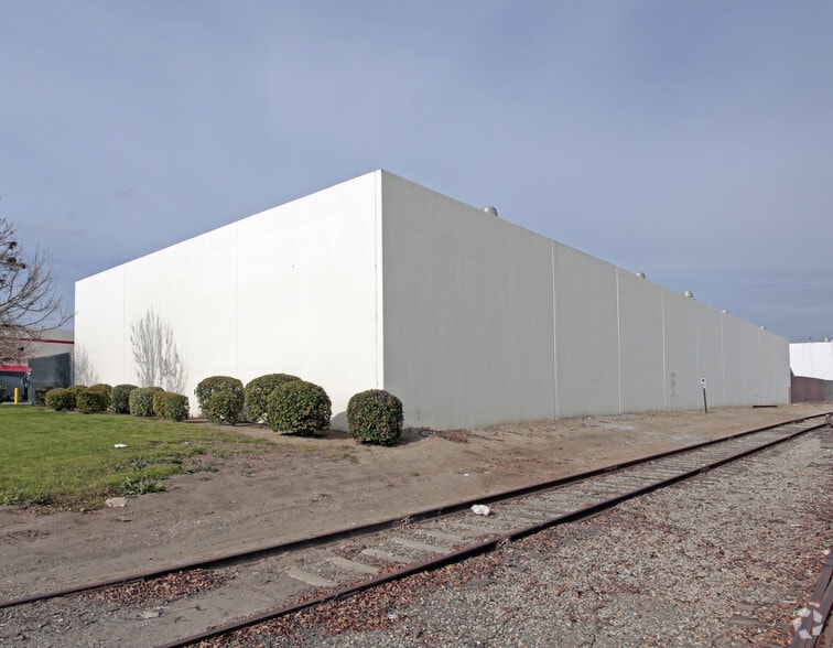 1937 Deere Ave, Irvine, CA for lease - Building Photo - Image 2 of 2