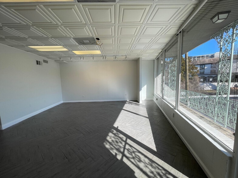2100 Cheshire Bridge Rd NE, Atlanta, GA for lease - Interior Photo - Image 2 of 8