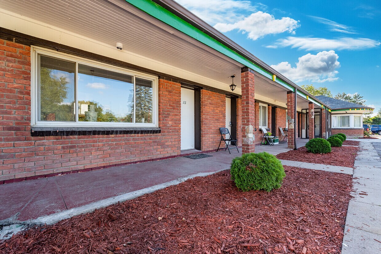 16200 Dixie Hwy, Davisburg, MI 48350 Parkway Efficiency Apartments