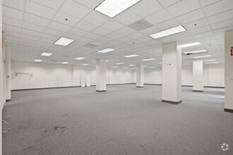 290 Pratt St, Meriden, CT for lease Interior Photo- Image 2 of 4