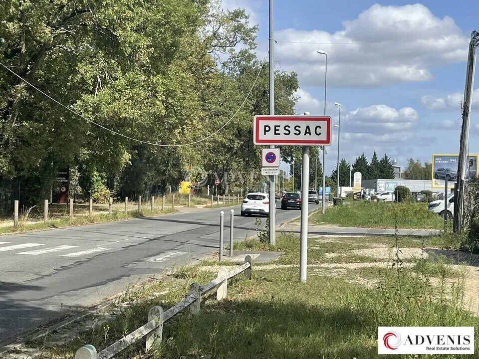 Flex in Pessac for lease Building Photo- Image 1 of 8