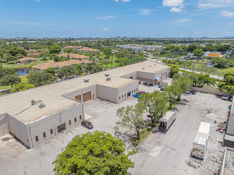 1951-2005 Hammondville Rd, Pompano Beach, FL for lease - Building Photo - Image 1 of 36