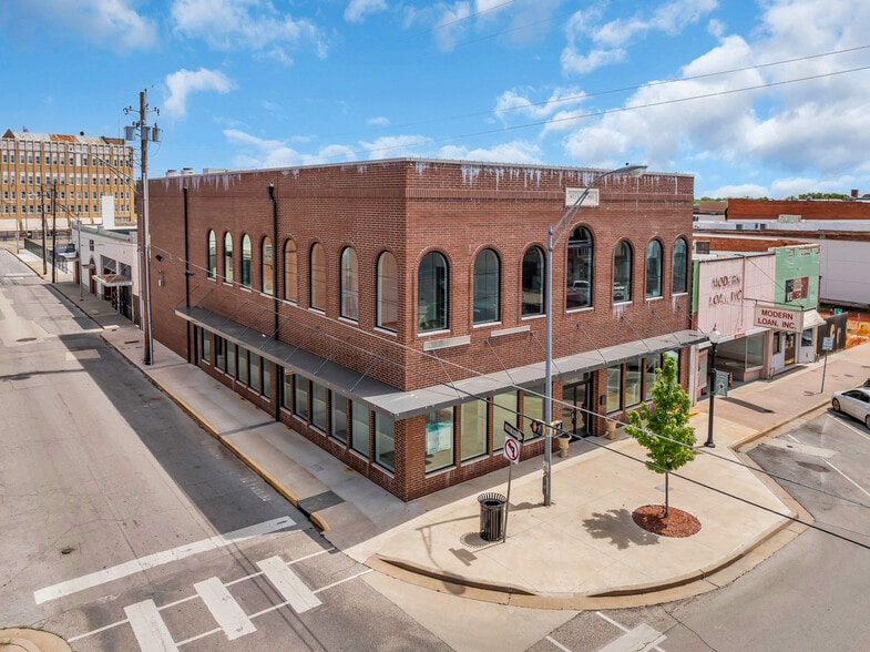 127 W Main St, Ardmore, OK for sale - Building Photo - Image 1 of 32