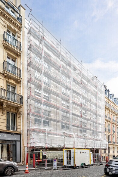 18 Rue Jean Giraudoux, Paris for lease - Primary Photo - Image 1 of 3