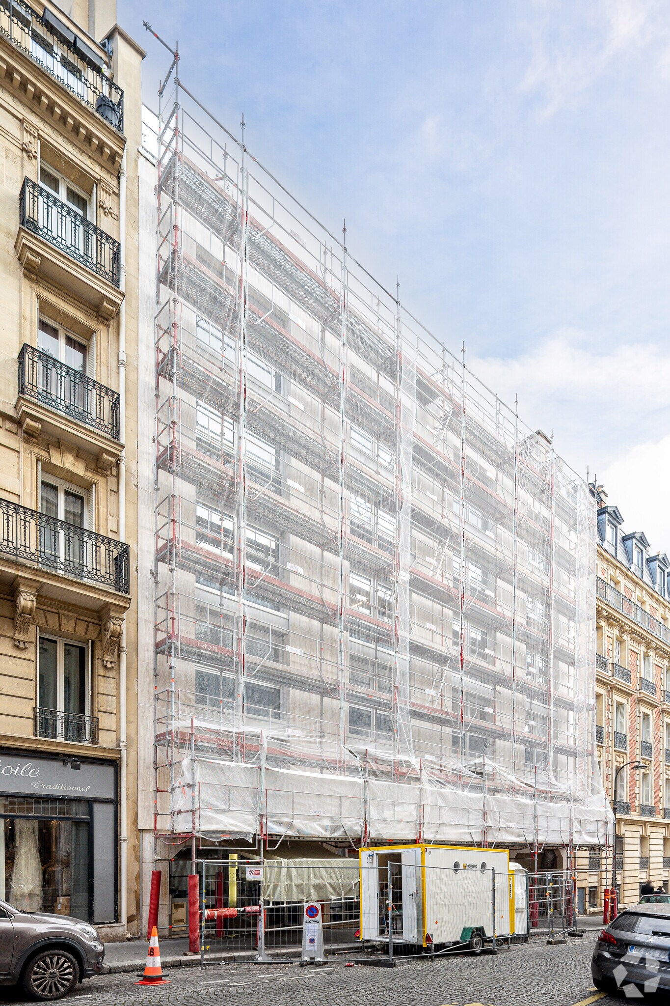 18 Rue Jean Giraudoux, Paris for lease Primary Photo- Image 1 of 4