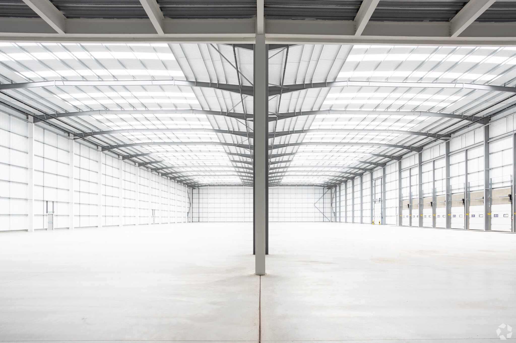 Jays Close, Basingstoke for lease Interior Photo- Image 1 of 16