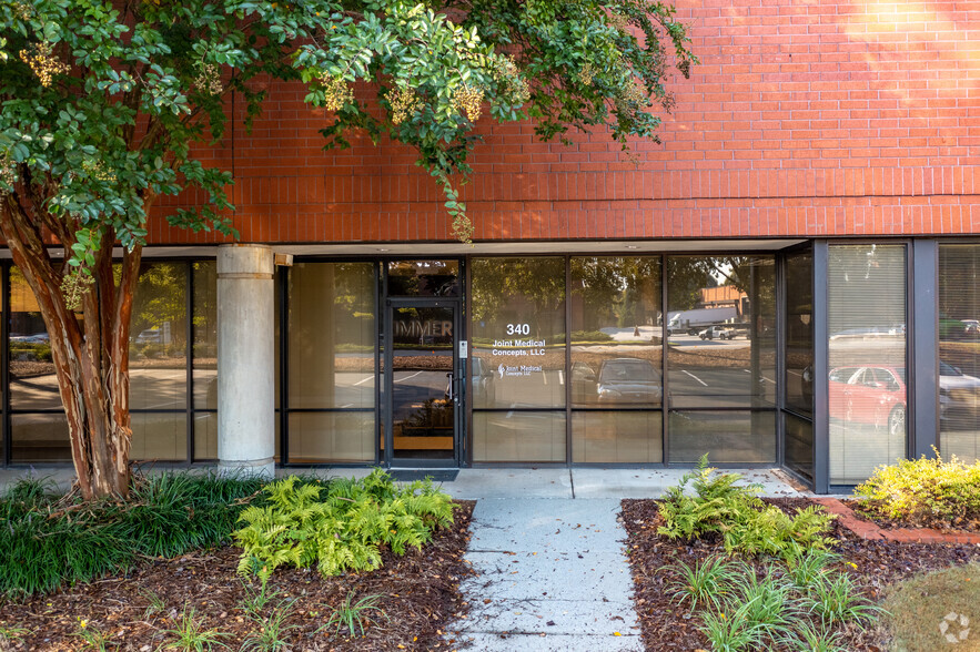 1790 Corporate Dr, Norcross, GA for lease - Building Photo - Image 3 of 5