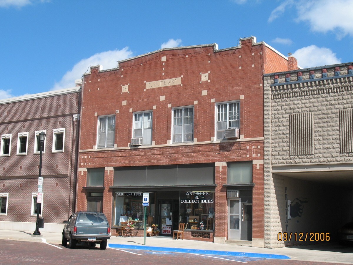 132 S 5th St, Seward, NE 68434