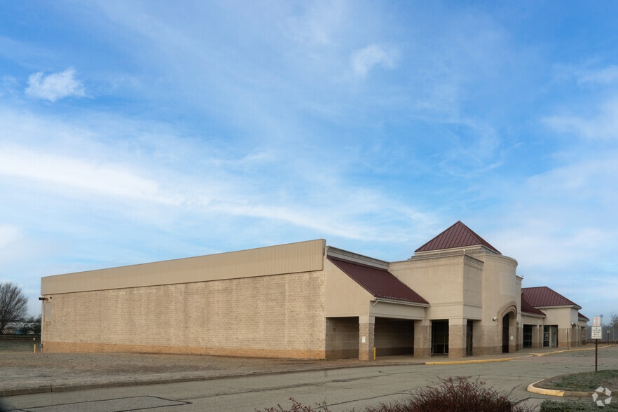 5201 Chippenham Crossing Ctr, Richmond, VA for lease - Building Photo - Image 2 of 6