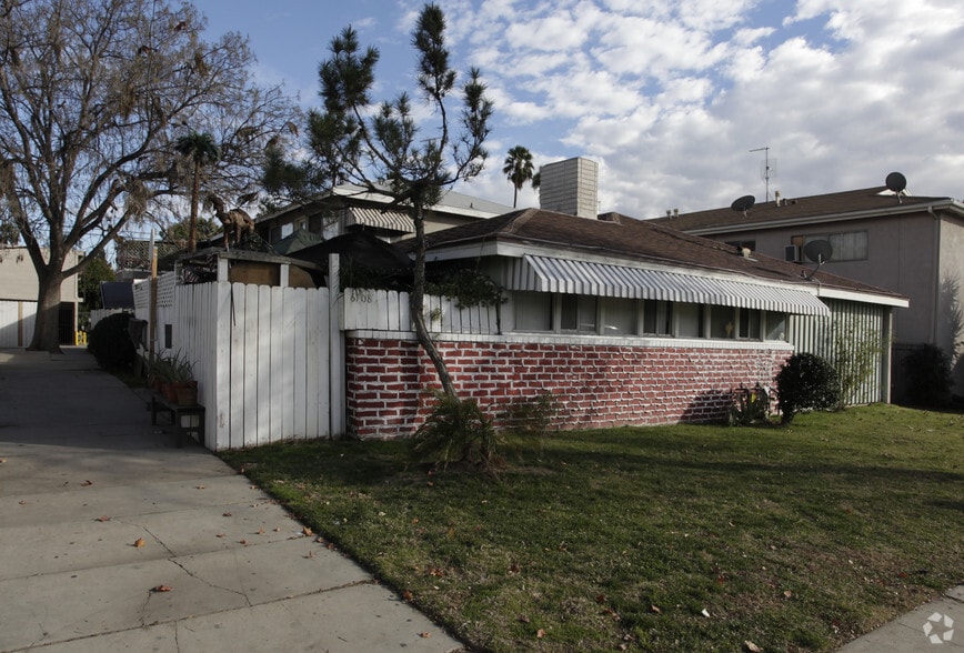 6708 Whitsett Ave, North Hollywood, CA 91606