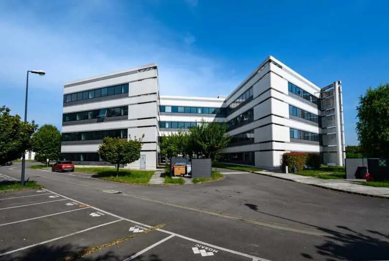 101 Rue Du Pelvoux, Évry-Courcouronnes for lease - Building Photo - Image 1 of 23