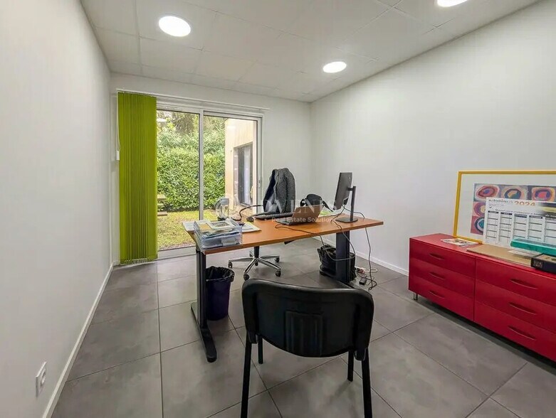 Office in Melesse for lease - Interior Photo - Image 3 of 12
