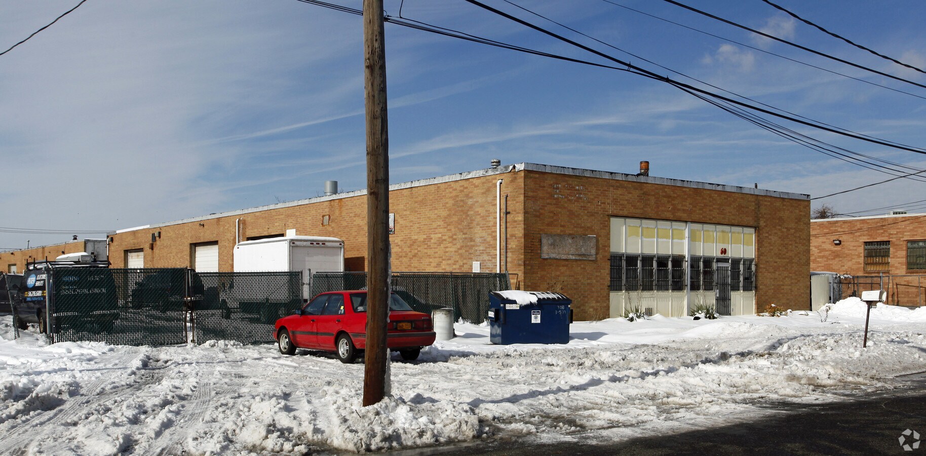 60 Dale St, West Babylon, NY 11704