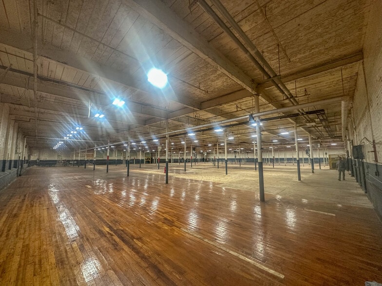 361 N Main St, Stanley, NC for lease - Interior Photo - Image 3 of 11