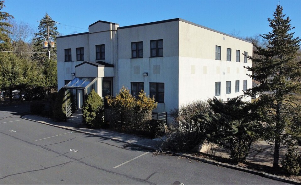 33 Mill Creek Rd, East Stroudsburg, PA 18301