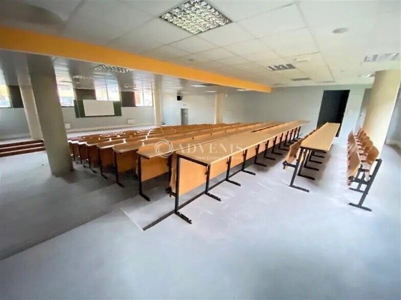 Office in Champs-sur-Marne for lease - Building Photo - Image 3 of 10