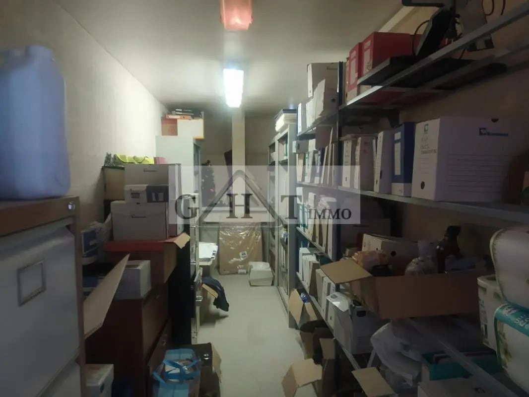 Industrial in Chelles for sale Interior Photo- Image 1 of 10