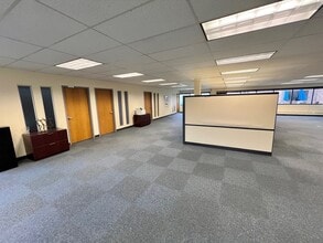 945-951 Hornet Dr, Hazelwood, MO for lease Interior Photo- Image 1 of 12