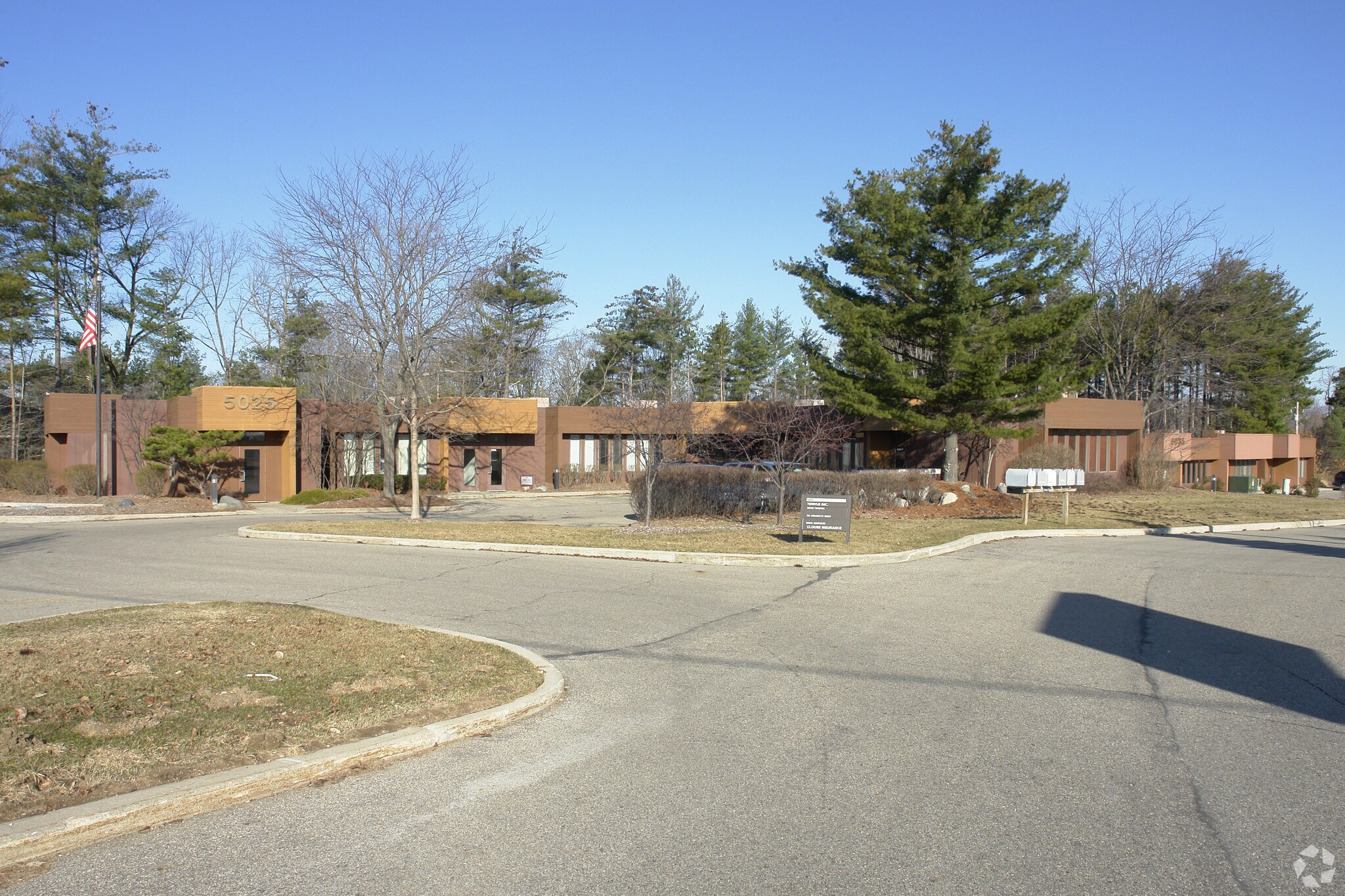 5025-5035 Plainfield Ave NE, Grand Rapids, MI for sale Primary Photo- Image 1 of 1