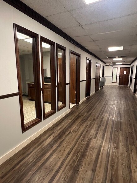 4401-4405 NW 4th St, Oklahoma City, OK for lease - Interior Photo - Image 1 of 14