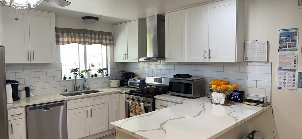 3218 Mira Mesa Ave, Oceanside, CA for sale - Interior Photo - Image 2 of 4