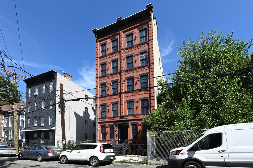 208 15th St, Jersey City, NJ for sale - Building Photo - Image 3 of 47