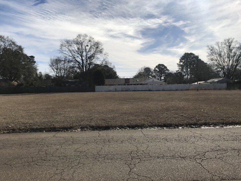 Hospital Dr, Columbus, MS 39705