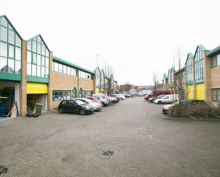 Kiln Ln, Bracknell for lease - Building Photo - Image 2 of 2