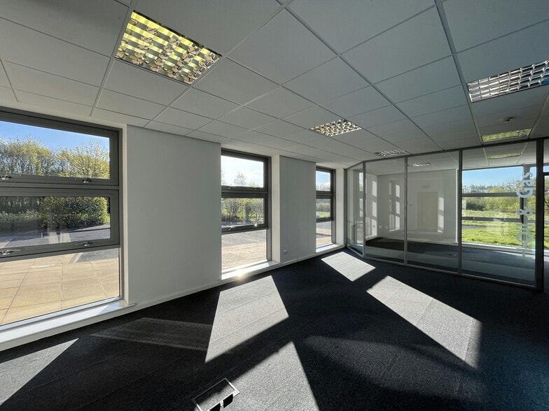 Riverside Way, Irvine for lease - Building Photo - Image 3 of 12