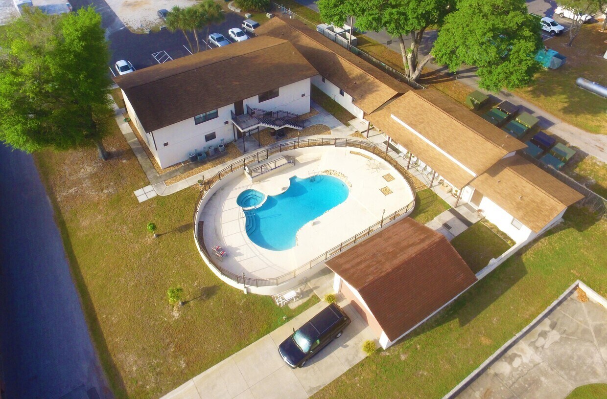 2008 Griffin Rd, Leesburg, FL 34748