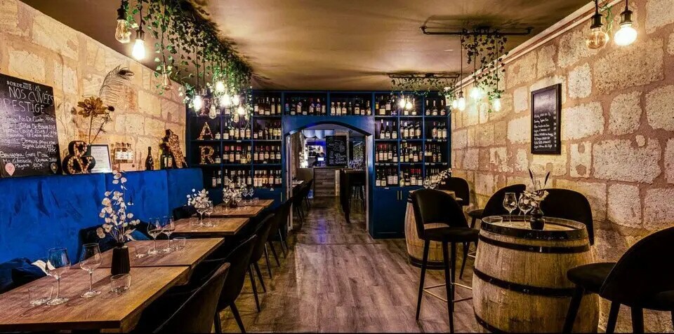 Retail in Bordeaux for sale Interior Photo- Image 1 of 4