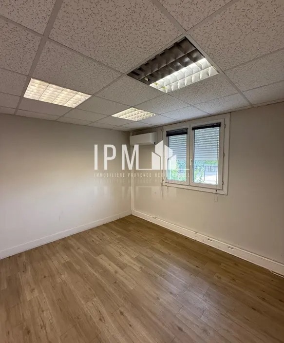Office in Aix-en-Provence for lease Interior Photo- Image 1 of 5