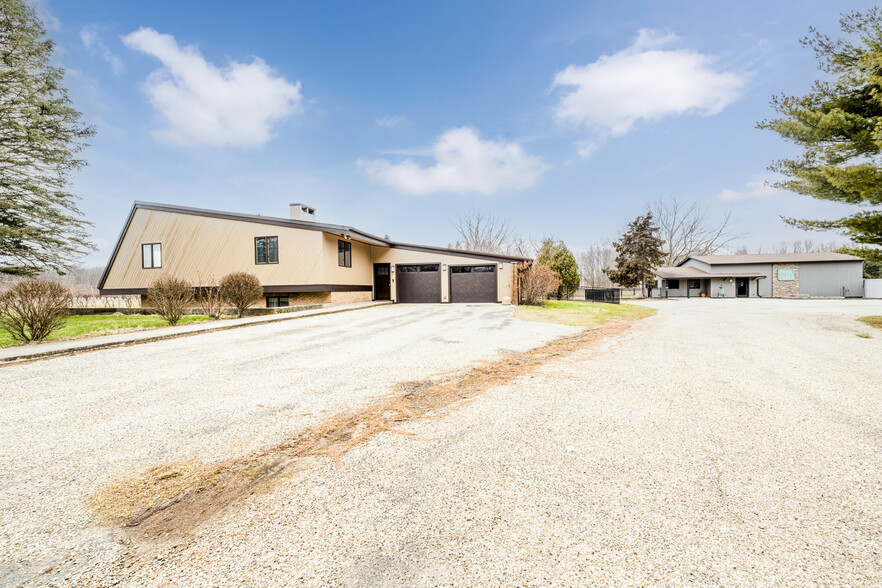 10062 Burgoyne Rd, Berrien Springs, MI for sale - Primary Photo - Image 1 of 1