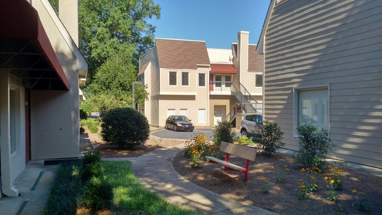 1000 Johnson Ferry Rd, Marietta, GA 30068 Crossing Center