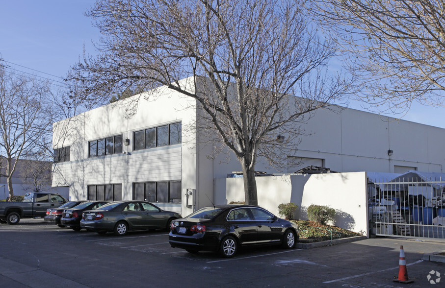 2487 Industrial Pky W, Hayward, CA for lease - Building Photo - Image 3 of 3