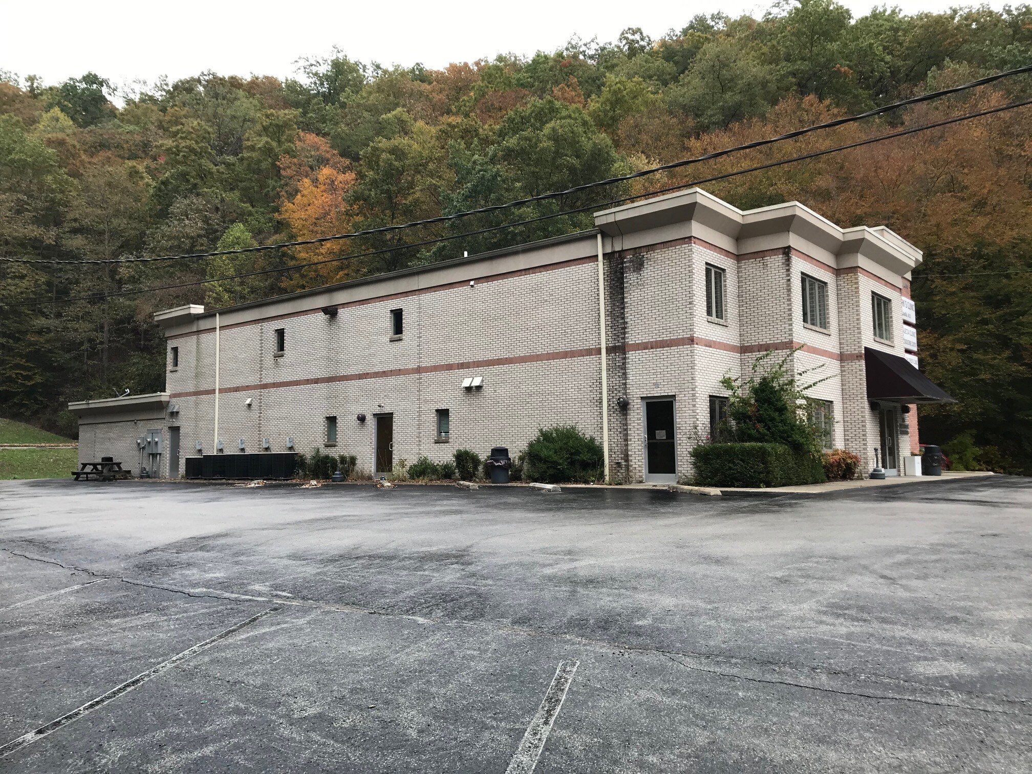 95 Jackson Hts, Jackson, KY 41339 Office for Sale