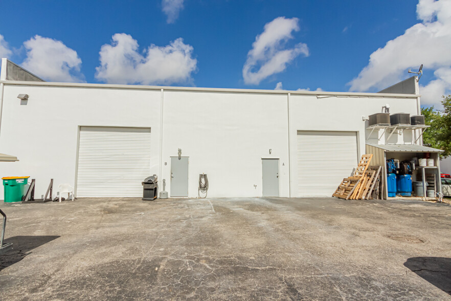 4172 Corporate Sq, Naples, FL for lease - Building Photo - Image 3 of 5