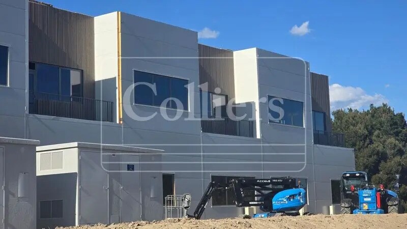 Flex in Marignane for sale Building Photo- Image 1 of 10