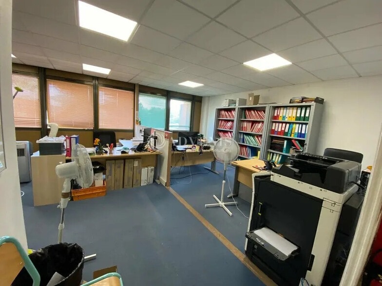 Office in Croissy-Beaubourg for sale - Interior Photo - Image 1 of 4