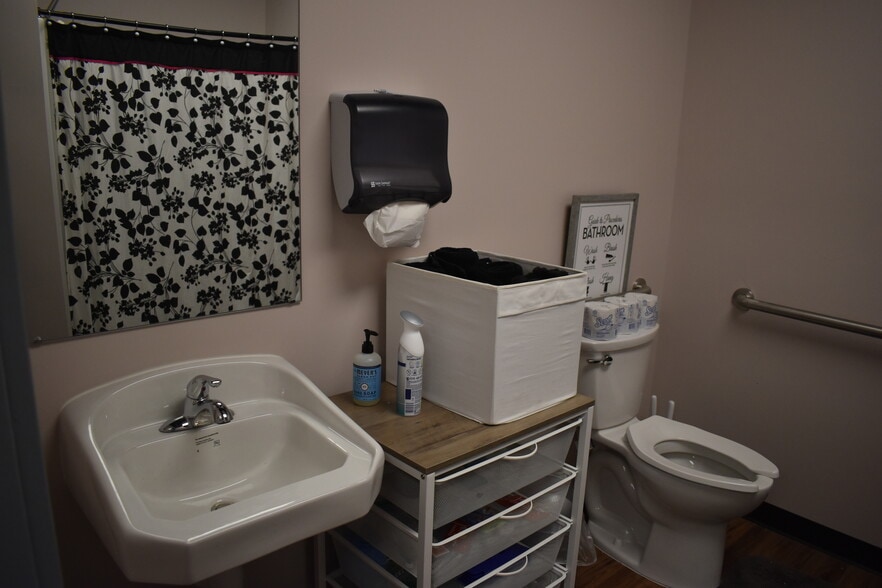 520 Lew Dewitt Blvd, Waynesboro, VA for lease - Building Photo - Image 3 of 14