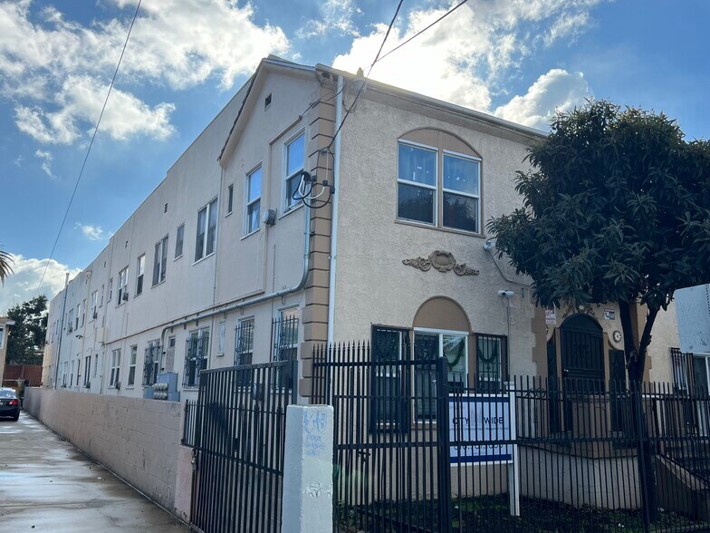 234 N Chicago St, Los Angeles, CA for sale - Building Photo - Image 1 of 3